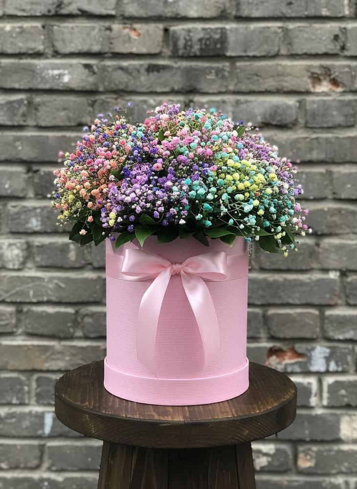 Цветочная композиция из Гипсофила и Розы в шляпной коробке в Неме