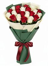 Букет Микс из красных и белых роз в Неме