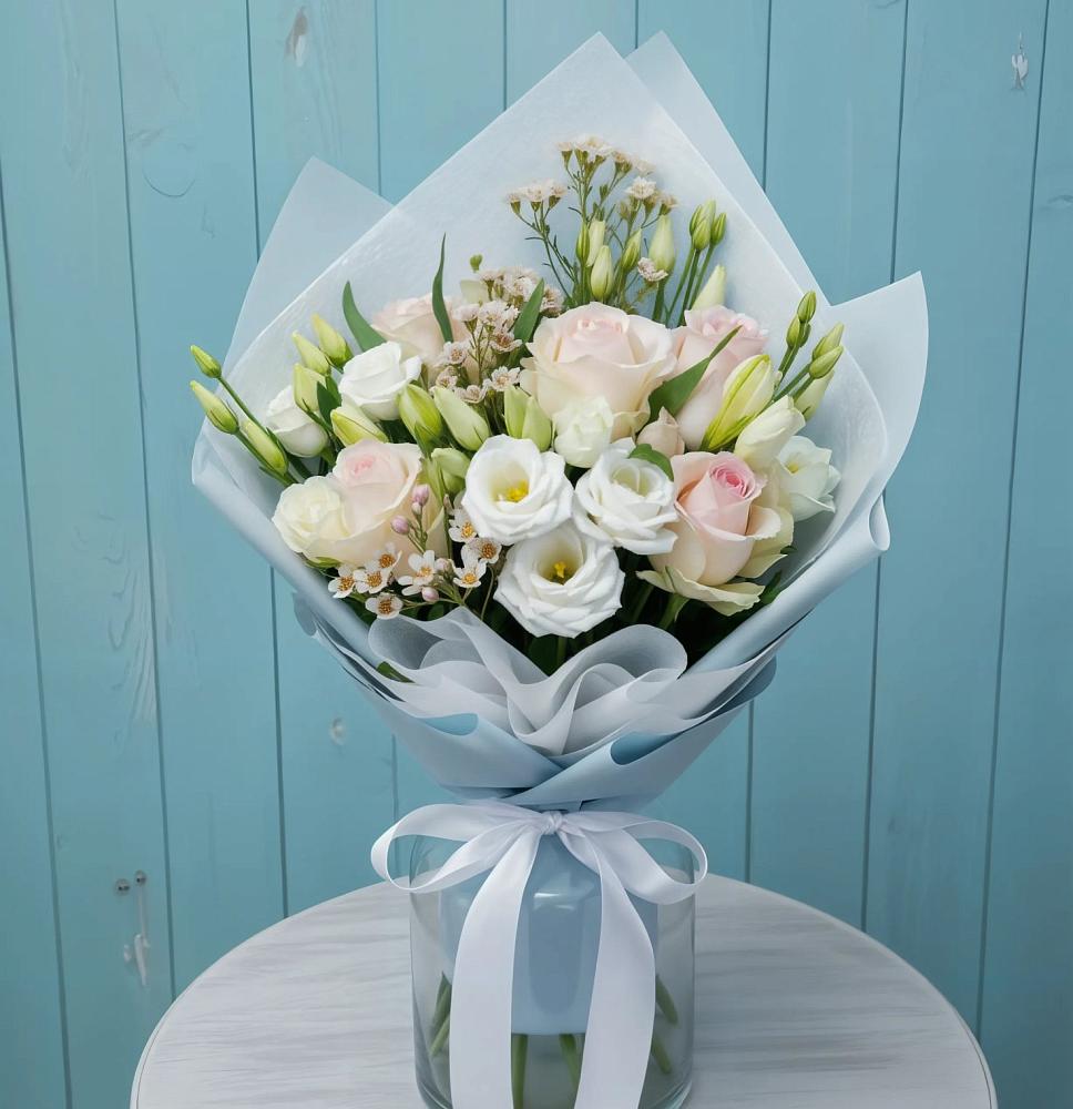 Букет цветов из: Розы и Лизиантусы в Неме