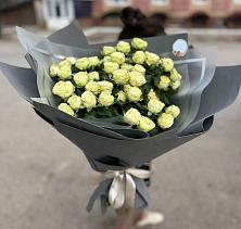 Букет Белые кустовые розы Солинеро в Неме