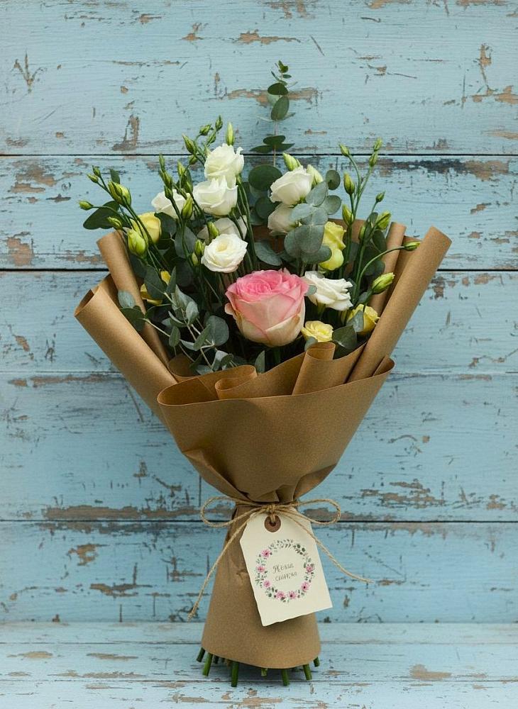 Букет цветов из: Розы и Лизиантусы в Неме