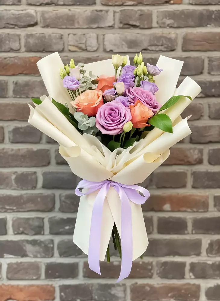 Букет цветов из: Лизиантусы и Розы в Неме