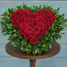 Цветочная композиция из Розы в виде сердца в Неме