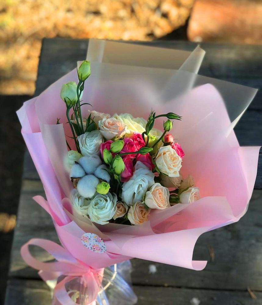 Букет цветов из: Розы и Лизиантусы в Неме