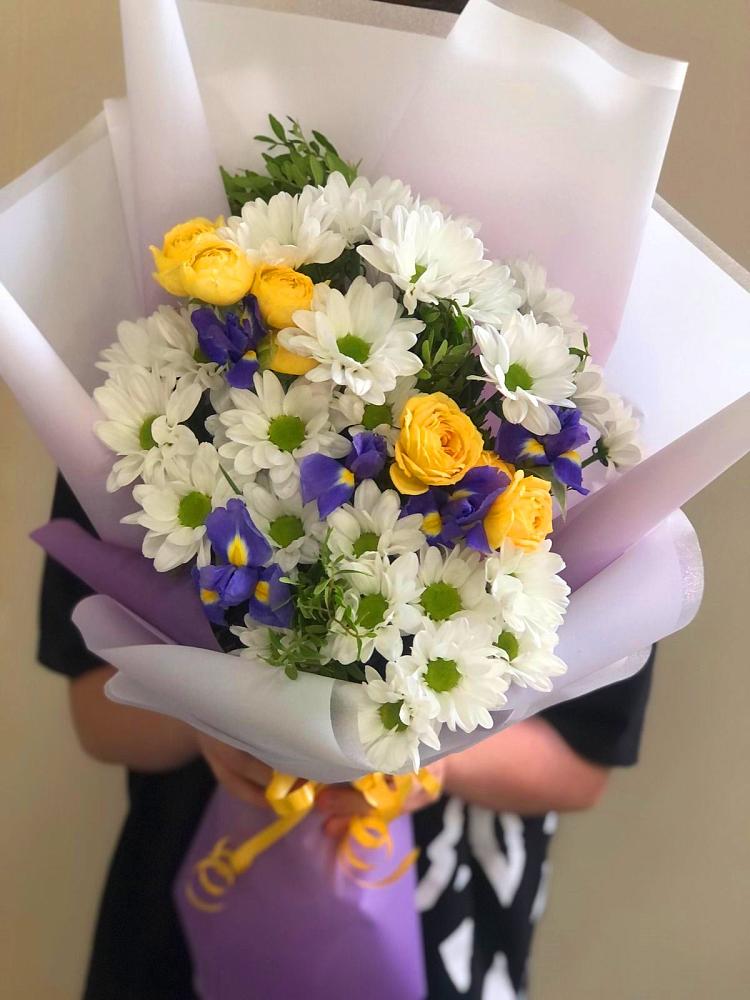Букет цветов из: Ирисы, Хризантемы и Розы в Неме