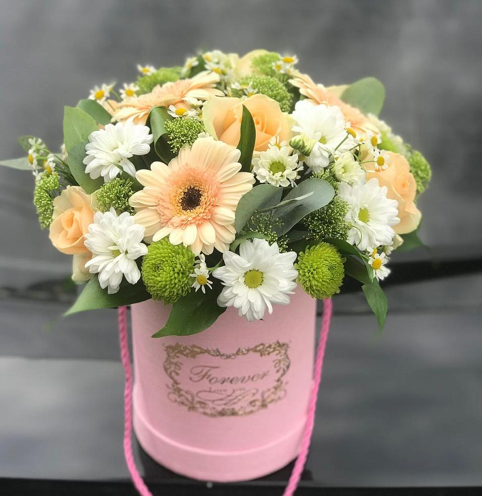 Цветочная композиция из Розы, Герберы и Хризантемы в шляпной коробке в Неме